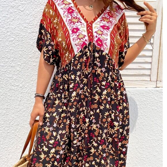 Boho Women's PLUS Size Boho Black Floral Print V Neck and Back Spring Summer - Picture 3 of 4